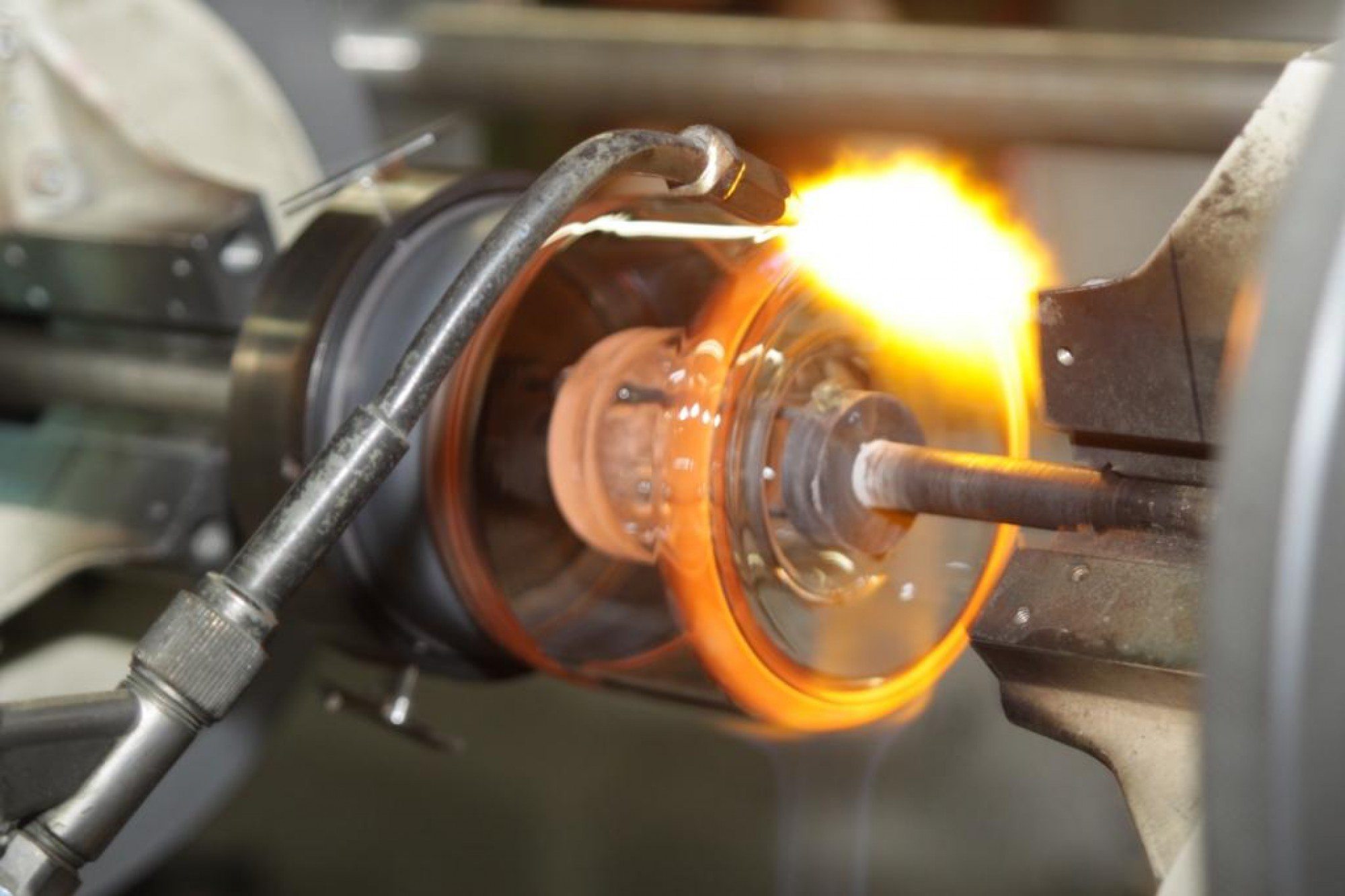 MICROCERTEC ACQUIERT CTVM, SPECIALISTE DES VERRES TECHNIQUES MICROCERTEC ACQUIERT CTVM, SPECIALISTE DES VERRES TECHNIQUES